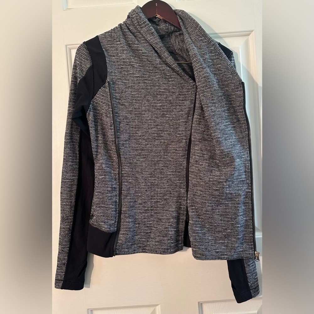 LULULEMON Bhakti Coco Pique Black Size 6 Double Zip Wrap Yoga Fitted Thumbholes - Picture 11 of 16